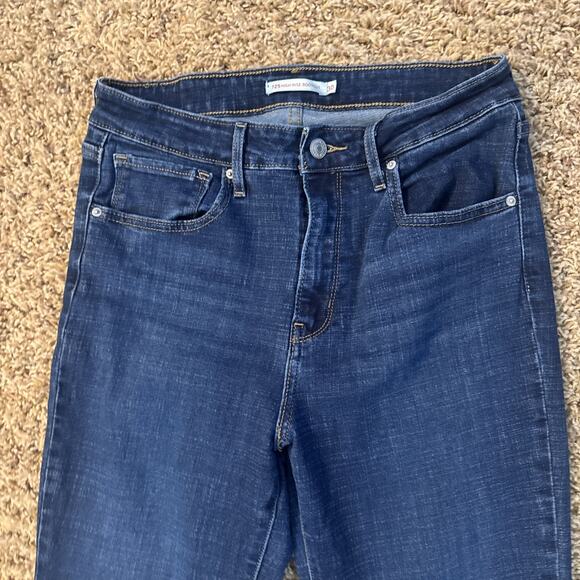 Levi's Women's 725 High-Rise Bootcut Stretch Jeans in Dark Blue. Size 30. - Picture 1 of 6